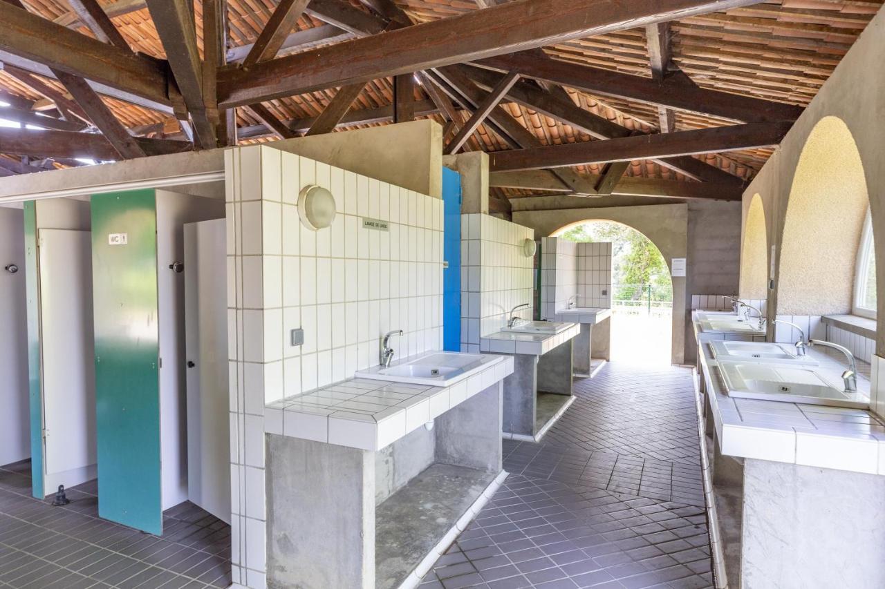 Camping Sites Et Paysages Les Pres Hauts Sisteron Exterior foto