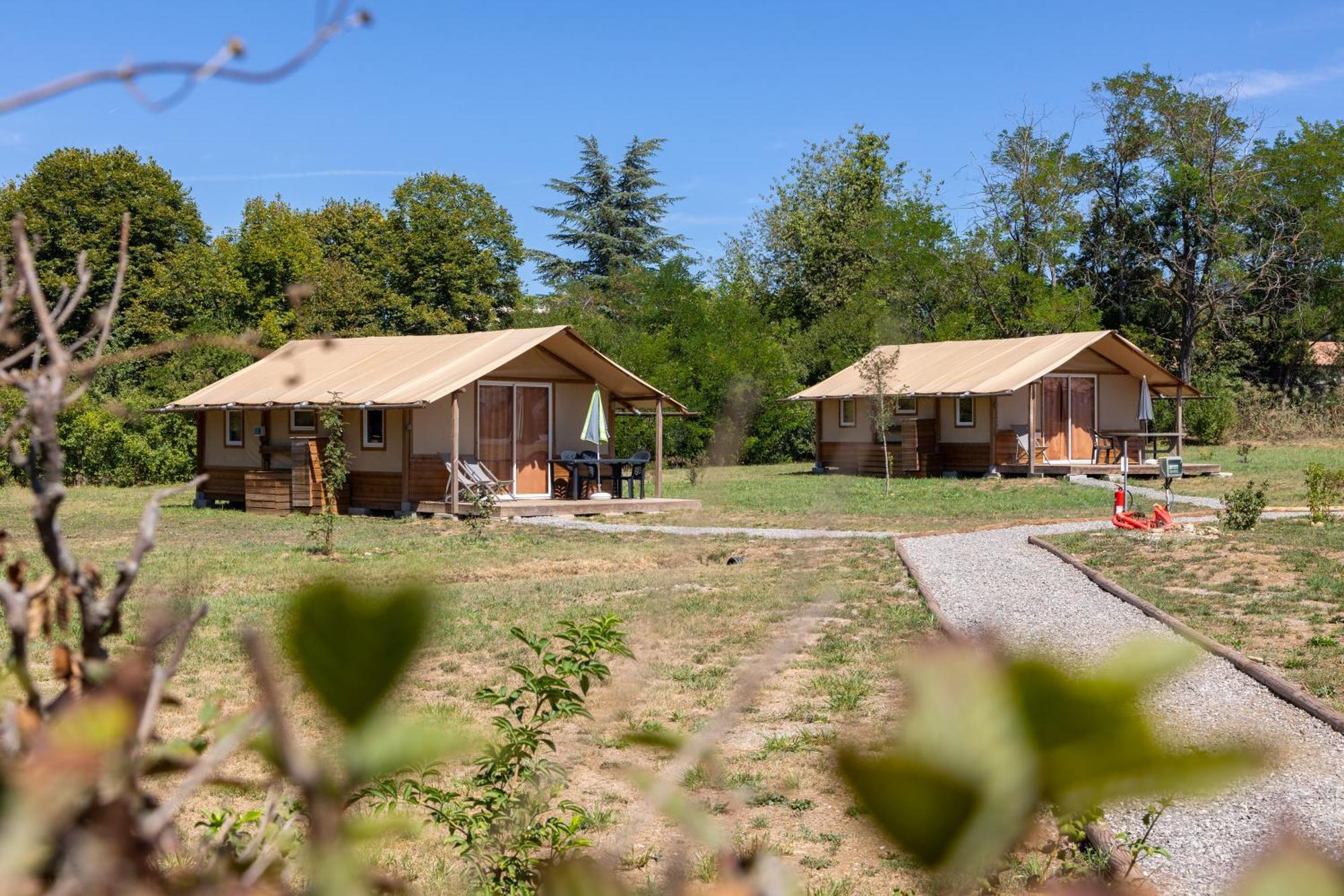 Camping Sites Et Paysages Les Pres Hauts Sisteron Exterior foto
