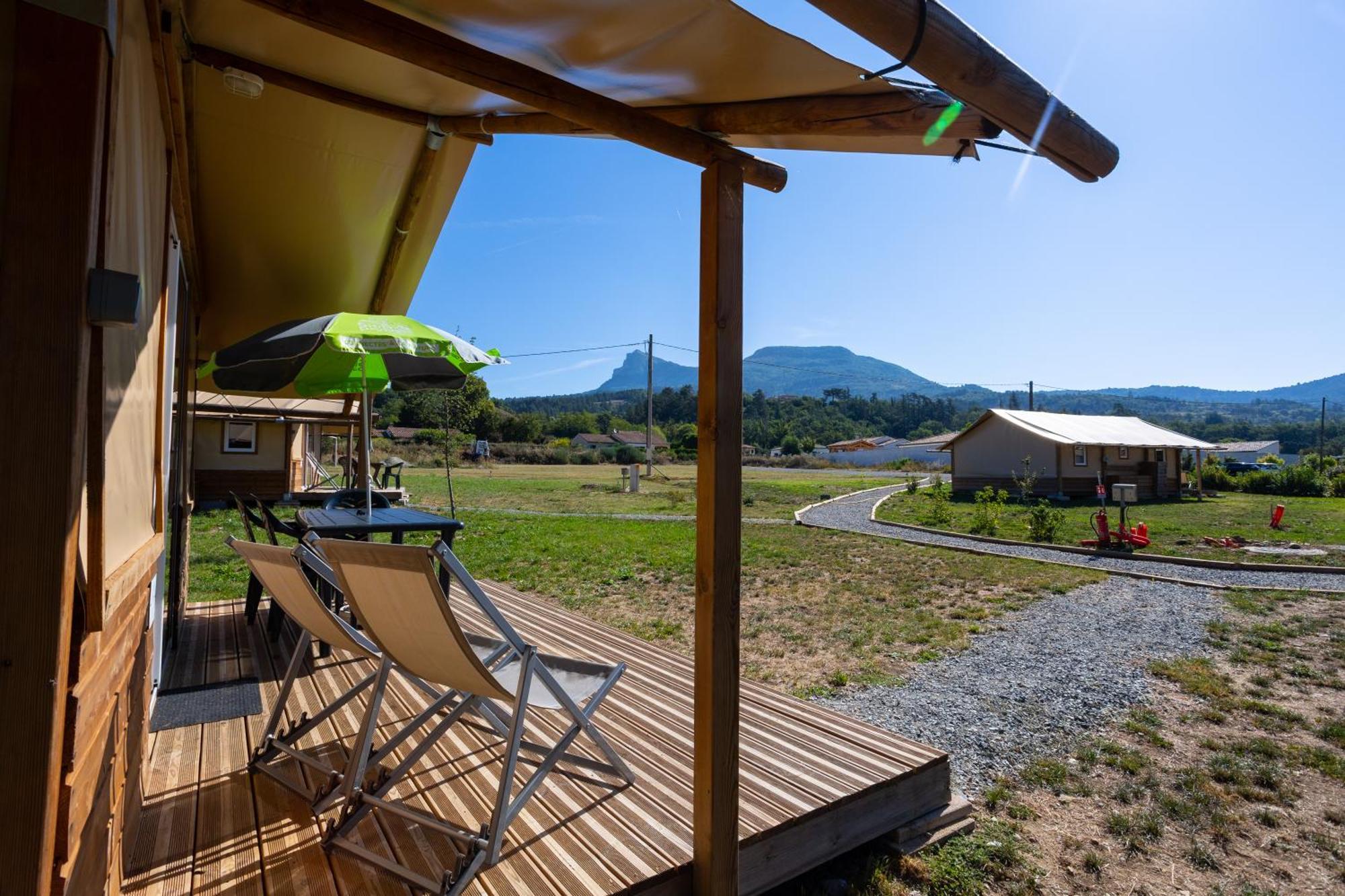 Camping Sites Et Paysages Les Pres Hauts Sisteron Exterior foto